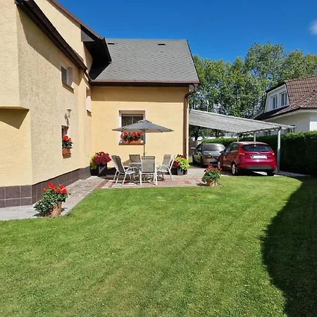 Modernes Mit Garten Feriehus