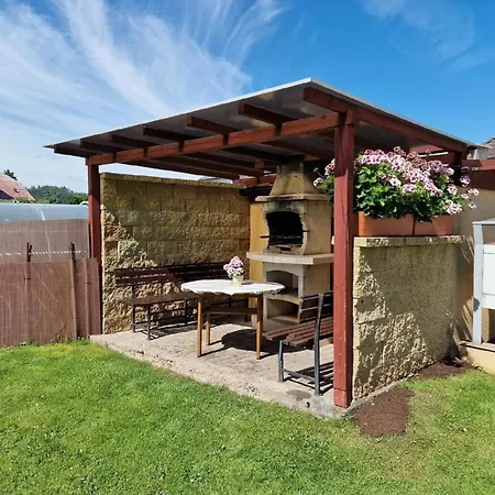 Feriehus Modernes Mit Garten